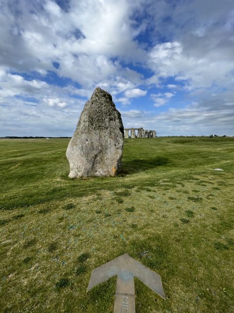 From London: Windsor Castle & Stonehenge Private Day Trip - A countryside pub lunch at 3:30