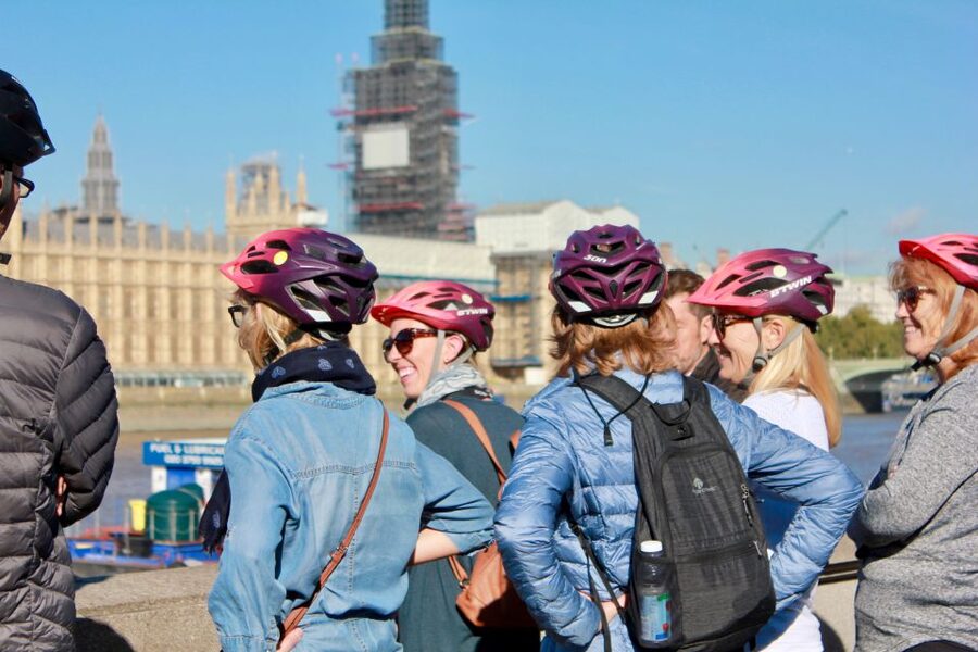 Grand London Half-Day Bicycle Tour - Covent Garden: street performers and a snack break