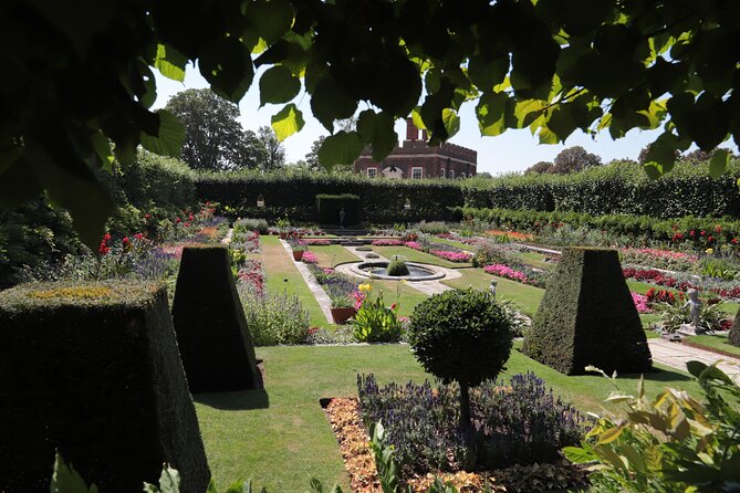 Hampton Court Guided Tour. Full day Access & High Tea - Cancellation and practical booking notes