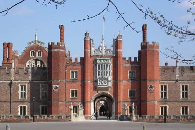 Hampton Court Palace Private Tour - Secrets of Henry VIII - Why Siobhan Clarke changes the Hampton Court experience