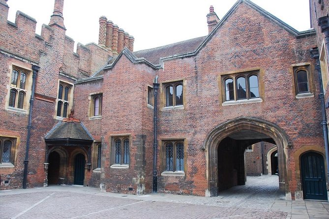 Hampton Court Palace Private Tour - Secrets of Henry VIII - Why a private group can be worth $250.01