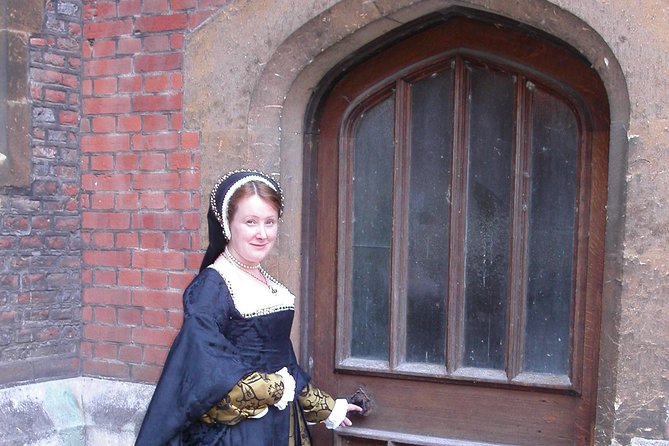 Hampton Court Palace Private Tour - Secrets of Henry VIII - Entering Hampton Court and getting your bearings