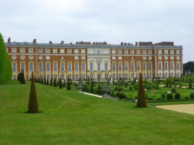 Hampton Court Palace Private tour With Fast Track Entry