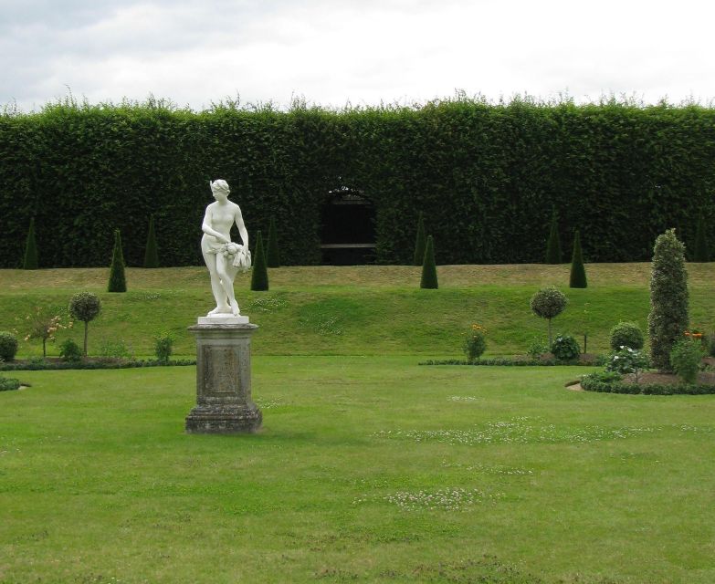 Hampton Court Palace Private tour With Fast Track Entry - Sixty acres of gardens, the Maze, and the Great Vine