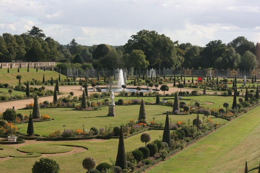 Hampton Court Palace Private tour With Fast Track Entry - What the five-hour schedule really gives you
