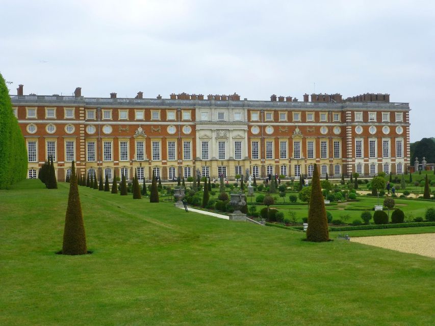 Hampton Court Palace Private tour With Fast Track Entry - Henry VIII’s Tudor palace and the Great Hall