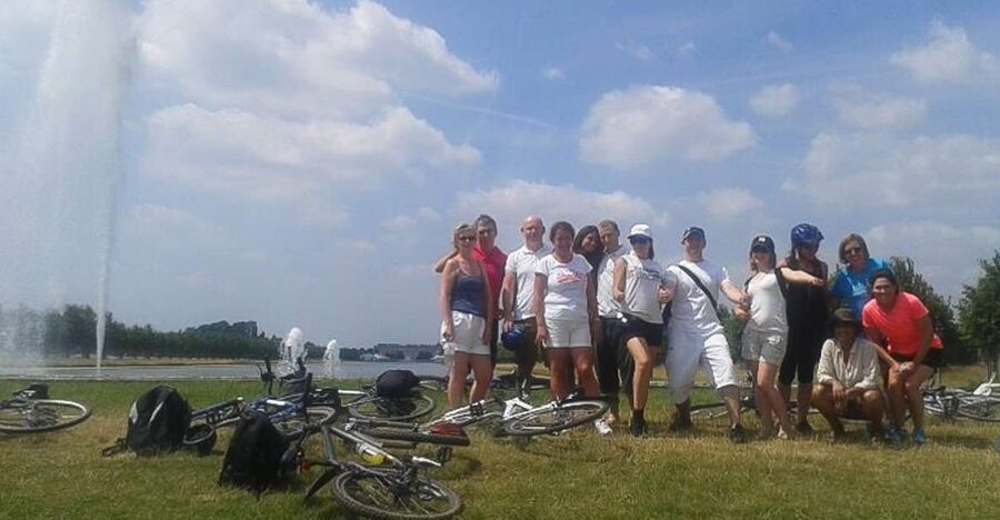 Hampton Court Palace: River Thames Bike Tour - Why this Thames ride feels different from central London