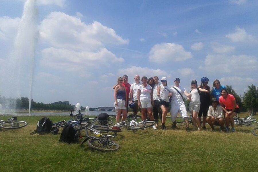 Hampton Court Palace: River Thames Bike Tour - Meeting Ginette at Richmond Station