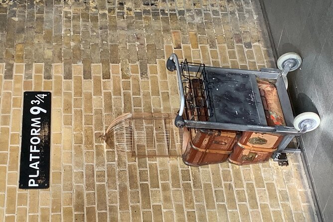 Harry Potter Black Taxi Private Tour of London with Hotel Pickup - 12 Grimmauld Place in Islington