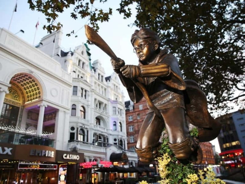 Harry Potter in full in Spanish all over London! - King’s Cross and the route to Platform 9¾