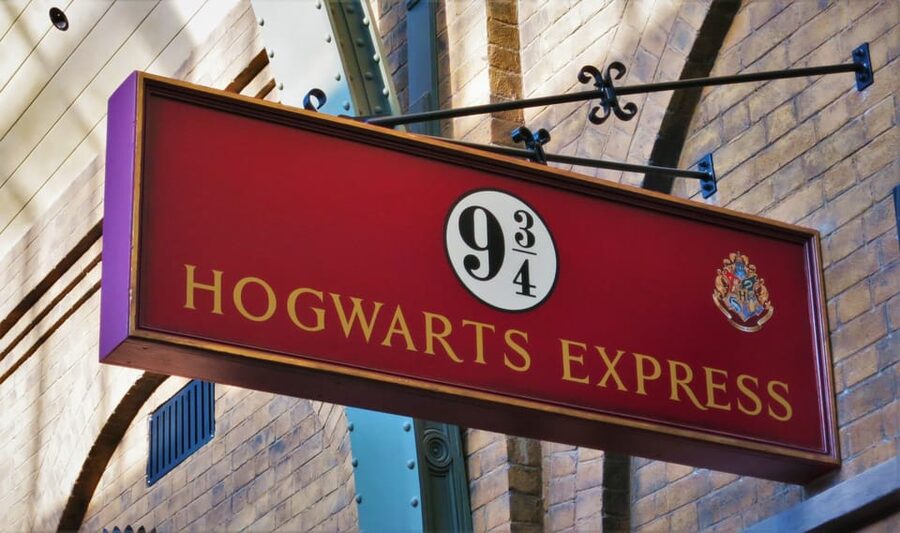 Harry Potter Private Tour of London in Spanish - Shopping for wands, robes, and butterbeer
