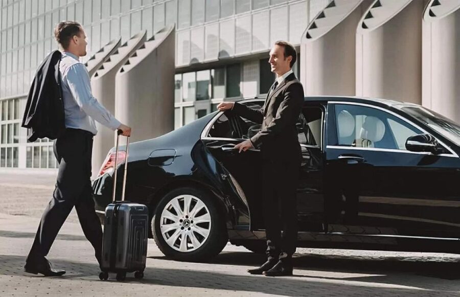 Heathrow to London taxi- Private, Comfortable Punctual. - Heathrow pickup: seven ways to meet your driver