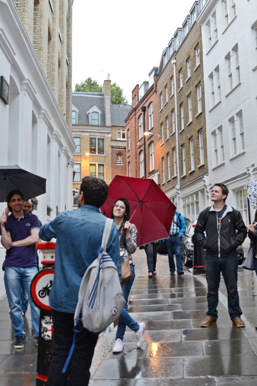 Historic pub tour with Brazilian guide (in Portuguese) - Eleven pubs, four drinking stops, one long London story