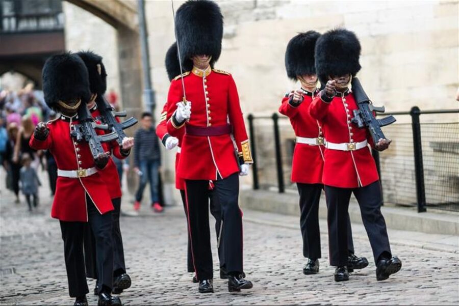 Hop on Hop off London Bus Tour & Tower of London - Key points at a glance