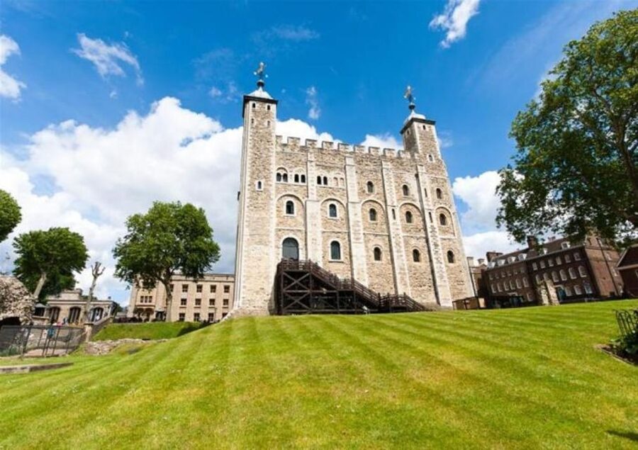 Hop on Hop off London Bus Tour & Tower of London - Walking tours and evening options