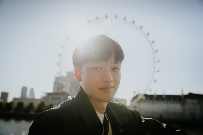 Iconic London Portraits Tour with Expert Local Photographer - Moving Between Big Ben and the London Eye