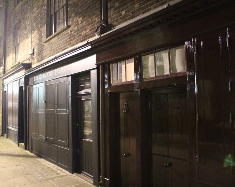 Jack The Ripper Tour in London's East End - Goulston Street and the problem of uncertain clues