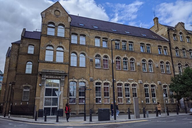 Jack the Ripper tour in Spanish - Whitechapel after dark, with the case in context