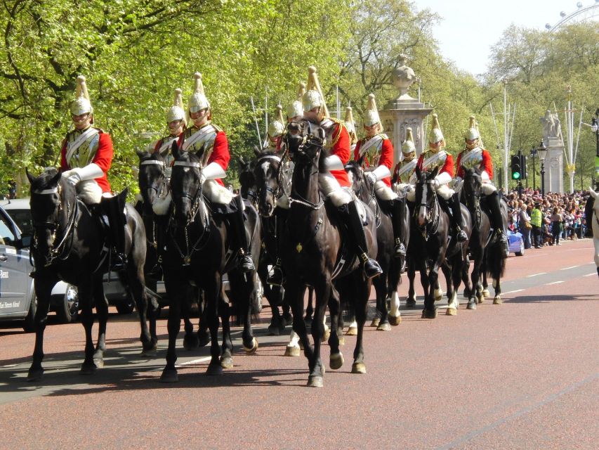 Layover London Private Tour from Heathrow Airport - Buckingham Palace and the royal opening