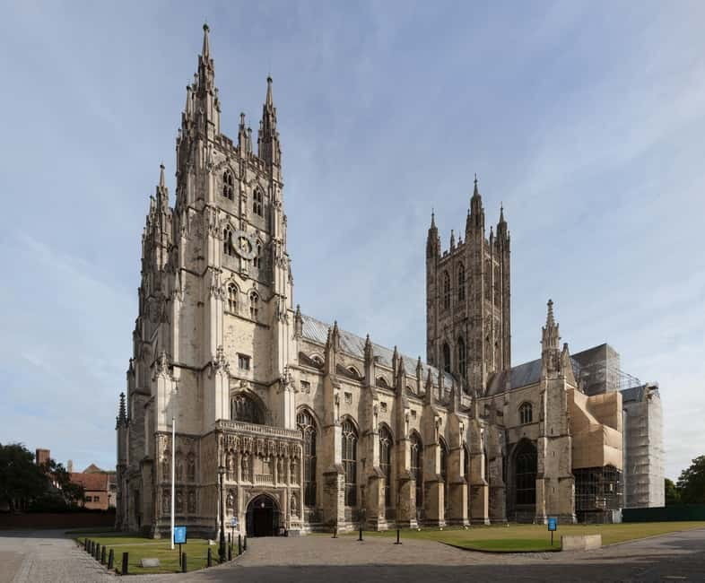 Leeds Castle, Canterbury, Dover, Greenwich & Free Snack Pack - Leeds Castle gives the day a strong start