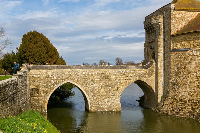 Leeds Castle, Cliffs of Dover and Canterbury Day Trip from London with Guided Cathedral Tour - Practical details that can change your day