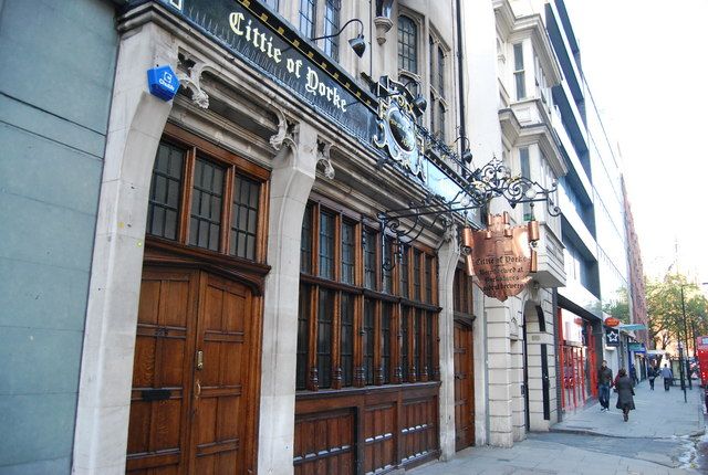 London: 2-Hour Historic Pub Tour - Dickens, Dylan Thomas, and the writers behind the pints