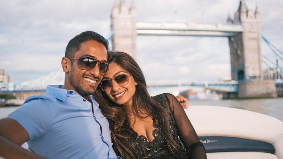 London: 2 hour private luxury yacht hire on the River Thames - A private view of London from the Thames