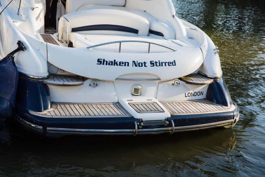 London: 2 hour private luxury yacht hire on the River Thames - Cleopatra’s Needle, Somerset House, and the City