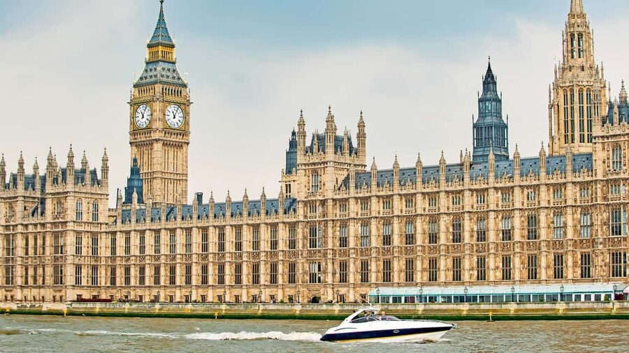 London: 2 hour private luxury yacht hire on the River Thames - Starting at Imperial Wharf Marina