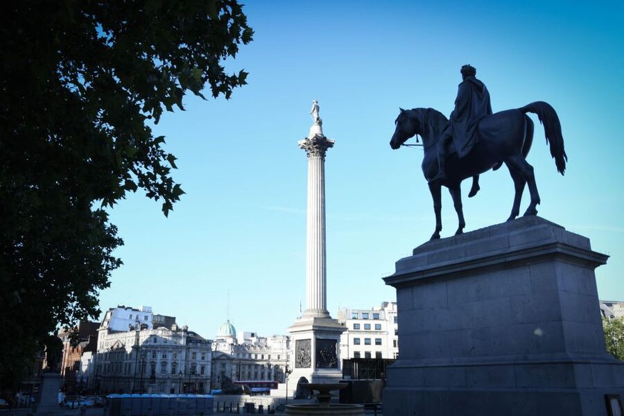 London: 30 Top City Sights Guided Group Walking Tour - A subway connection to the South Bank