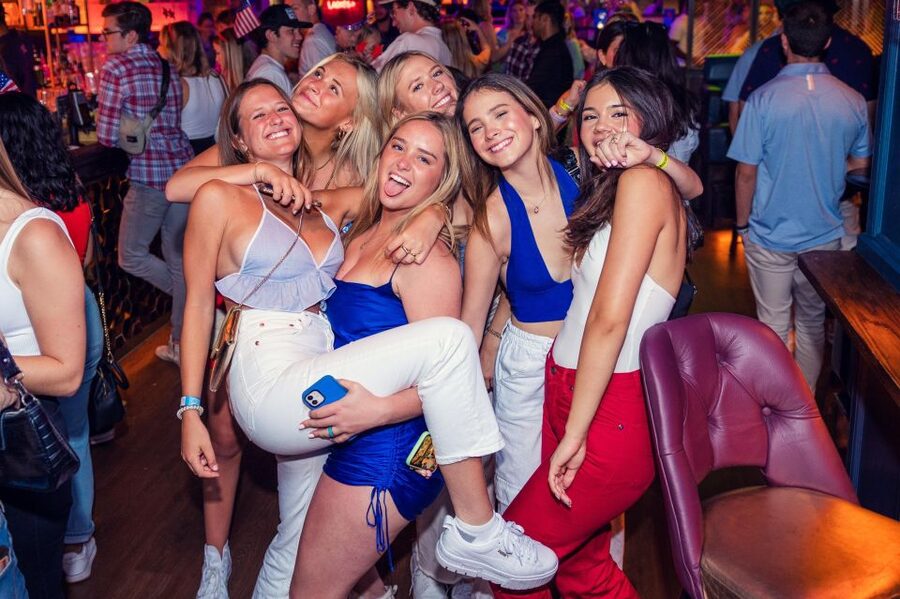 London: 4 Soho Nightclubs Crawl - Welcome shots, drink deals, and sensible spending