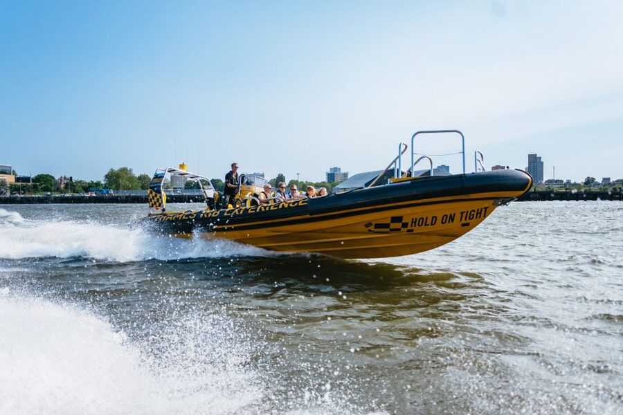 London: 45-Minute Speedboat Sightseeing Tour - The Tower of London and Tower Bridge