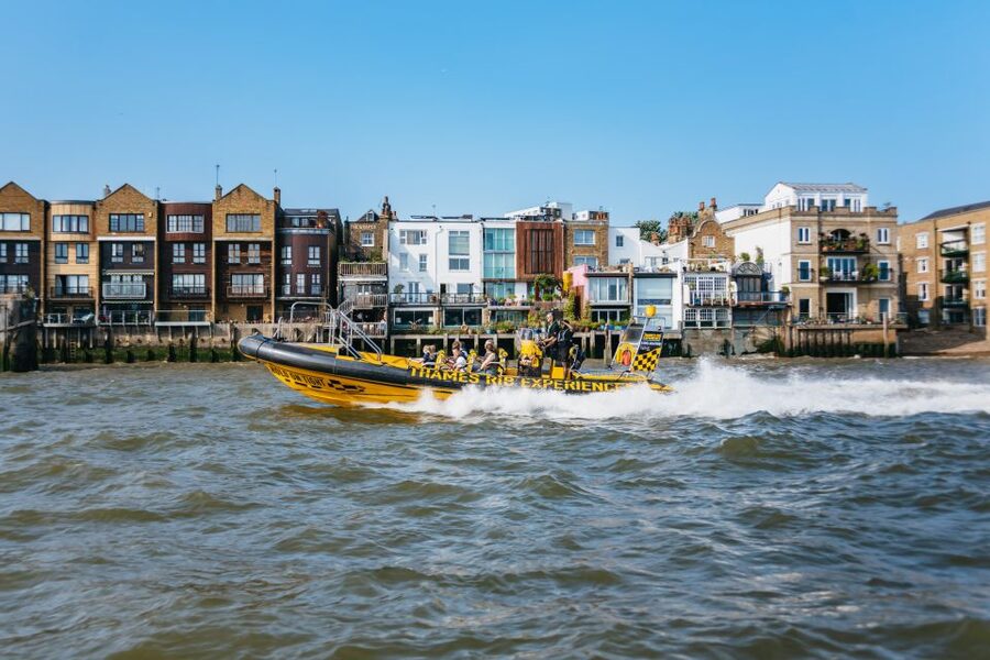 London: 45-Minute Speedboat Sightseeing Tour - The 20-minute speedboat run toward Canary Wharf