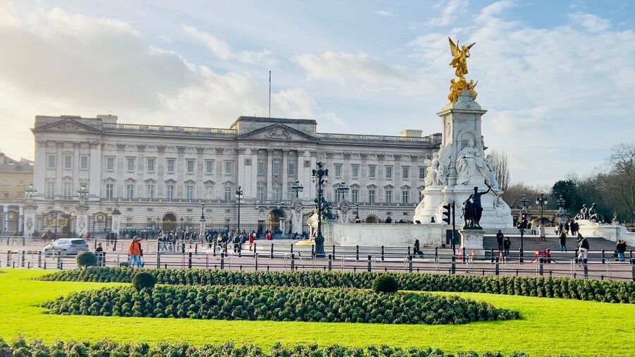 London: 5-Hour Private Tour with Pickup - Buckingham Palace and the royal quarter