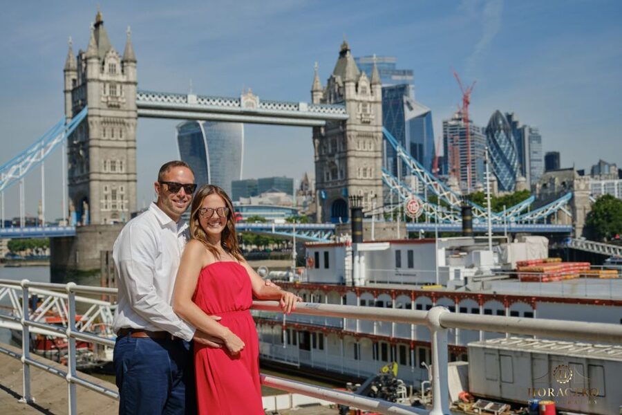 London 60min PRIVATE Personal Vacation & Travel Photographer - Tower Bridge, the natural centerpiece