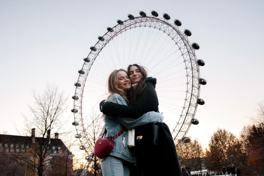 London: A Unique Photoshoot Experience at Famous Sites - Who should book this?