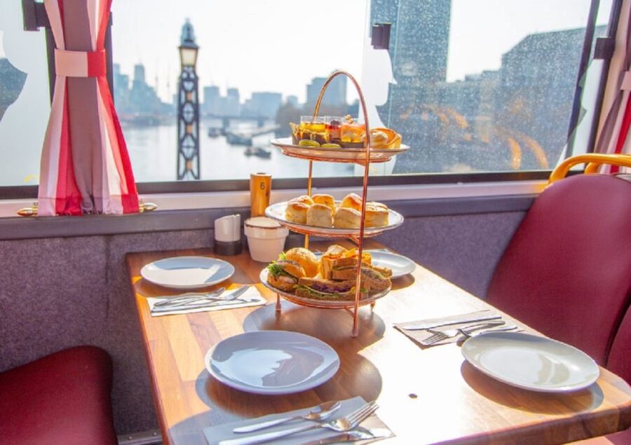 London: Afternoon Tea Bus with a Glass of Prosecco - The London Eye and the first city views