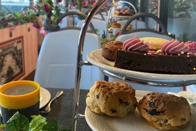 London Afternoon Tea Bus with Panoramic Tour - Service, comfort, and the atmosphere on board