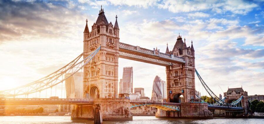 London: App-Based Walking Tour with 30 Stops - A Long London Walk With a Clear Sense of Place