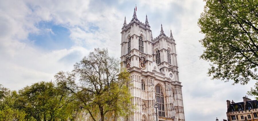 London: App-Based Walking Tour with 30 Stops - Borough Market and the South Bank Pause