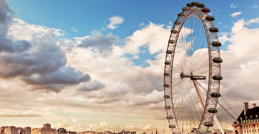 London: App-Based Walking Tour with 30 Stops - Along the Thames to the London Eye