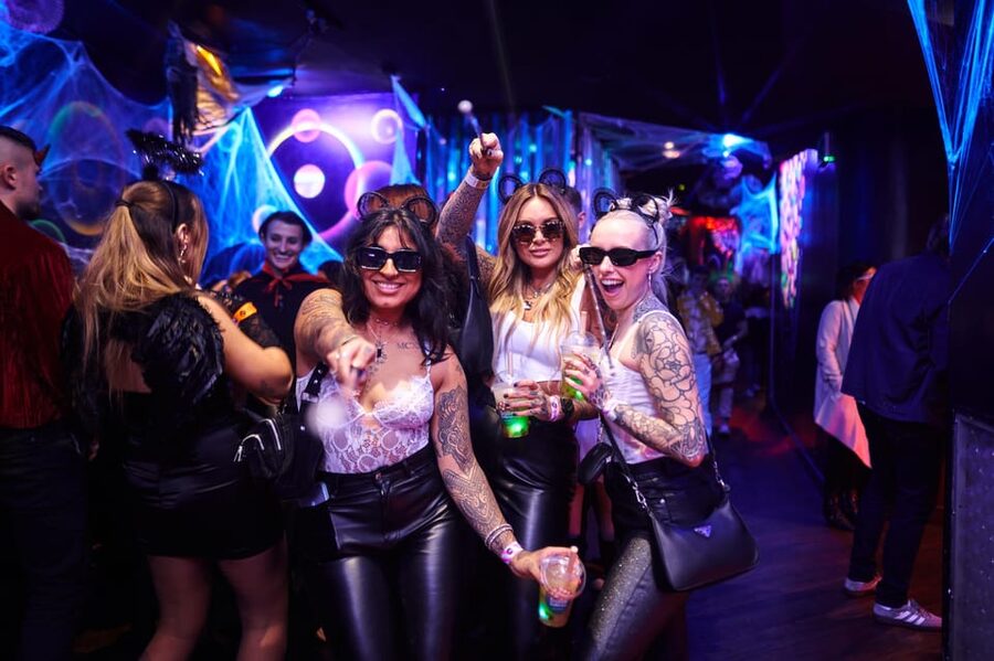 London: Bar and Club Crawl to 5 Central London Venues - Why this crawl works for a first London night out