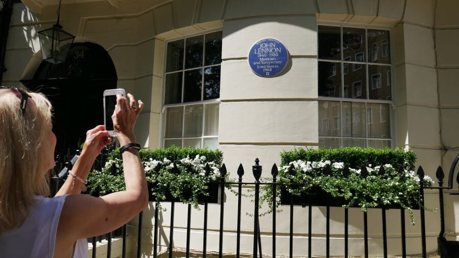 London: Beatles Tour by Black Taxi - Guides, music, and the human side of the tour