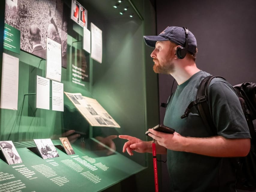 London: Big Ben, Churchill War Rooms & Buck'ham Palace Tour - Trafalgar Square and Pall Mall