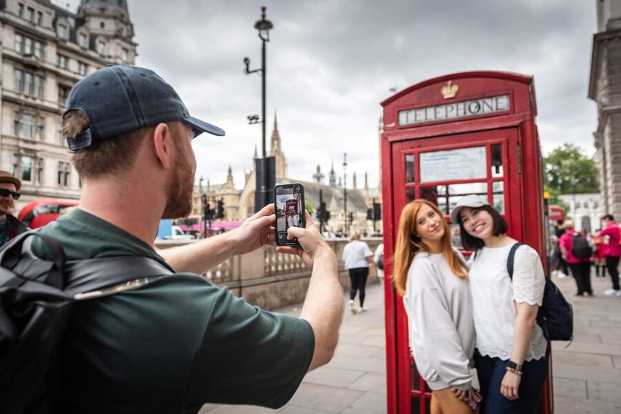 London: Big Ben, Churchill War Rooms & Buck'ham Palace Tour - Horse Guards Parade and Downing Street
