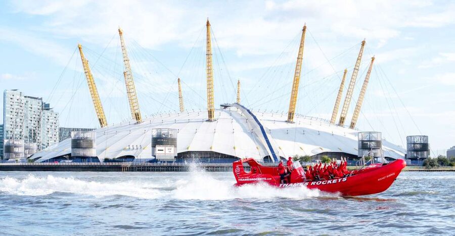 London: Break the Barrier Speed Boat Ride - When the sightseeing turns into speed