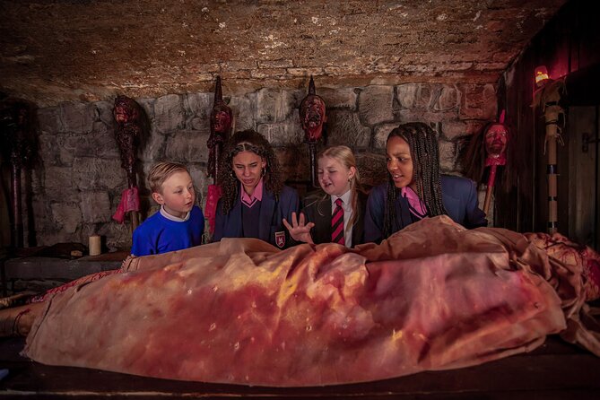 London Bridge Experience and Tombs - A dark theatrical trip through London Bridge history