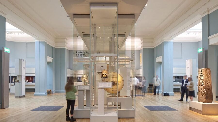 London: British Museum Guided Tour with Free Entrance Ticket - The Parthenon sculptures and a difficult museum question