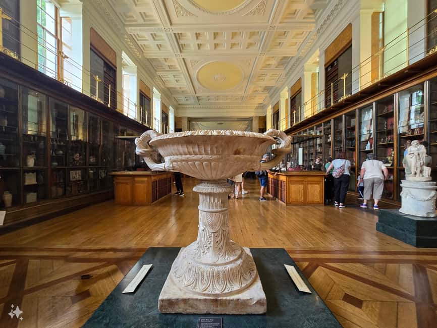 London: British Museum Guided Tour with Priority Entrance - Guides, headsets, and group size