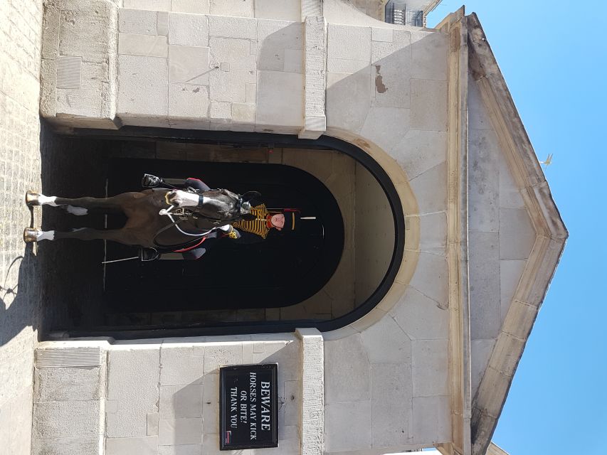 London: British Royalty Walking Tour - From the Ritz to Buckingham Palace